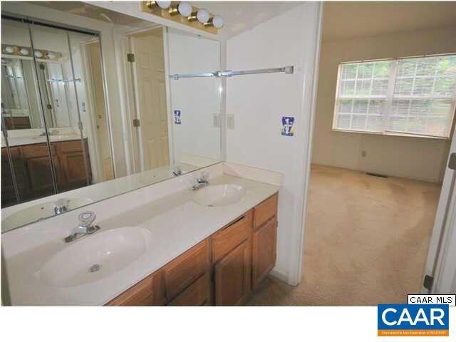 Building Photo - 1235 Maple View Dr