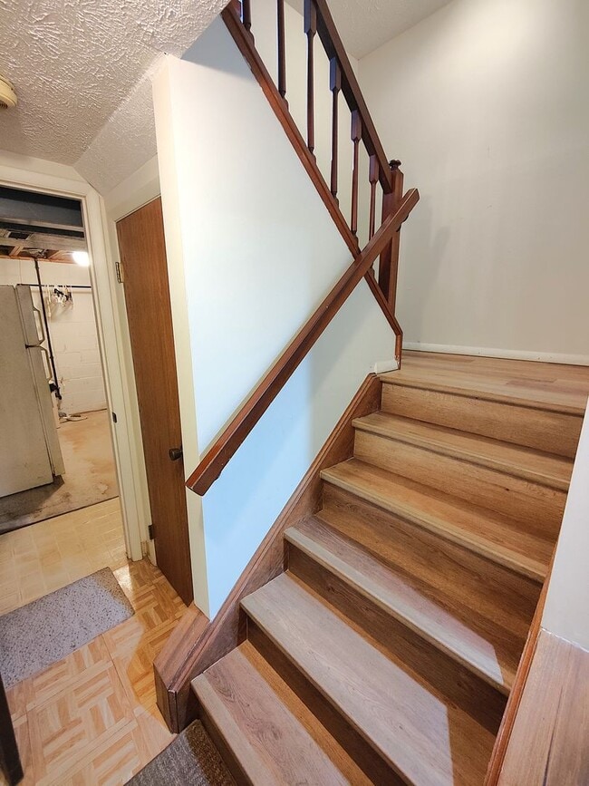 Building Photo - *Spacious & Conveniently Located 3BD/2.5BA Townhouse Available in Bethel Park*