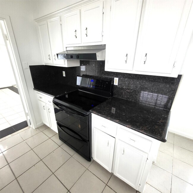 Building Photo - 17223 Artwood Ln