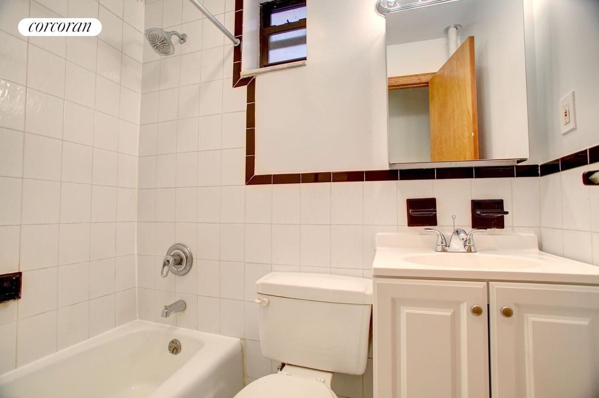 Building Photo - 139 W 83rd St