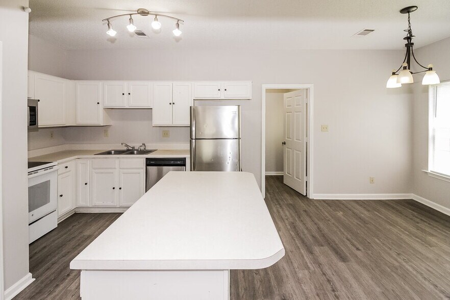 Building Photo - 7899 Brady Creek Cove