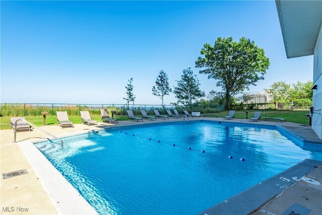 Building Photo - 12550 Lake Ave