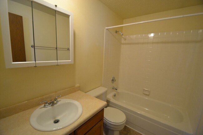 Building Photo - 2220 Piros Dr