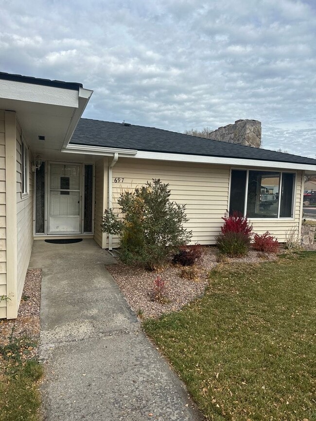 Building Photo - Vintage Character, Modern Finishes! Spacio...