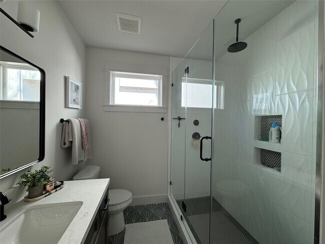 Building Photo - 1033 Adele St