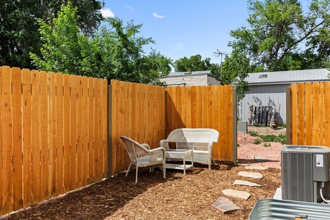 Building Photo - Beautiful 2 Bedroom 2 Bathroom Near Down Town Loveland