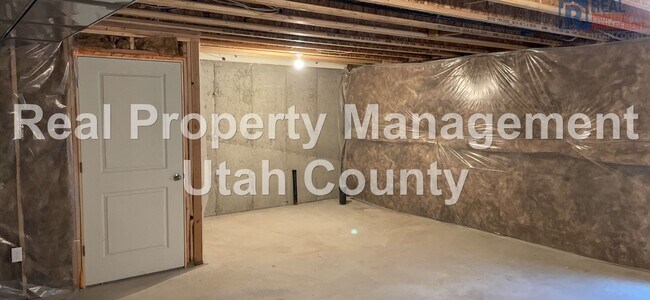 Building Photo - 487 S Fox Chase Ln
