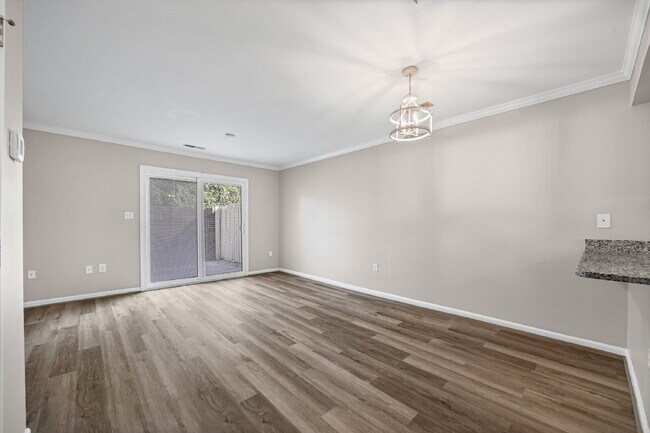 Building Photo - "Charming 2-Bed Townhome with Modern Comforts in Fort Mill – Your Cozy Retreat Awaits!"