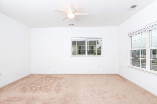 Building Photo - Spacious Condo in Spence Crossing