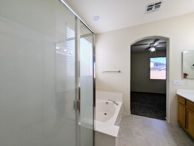 Building Photo - 5770 W Golden Ln