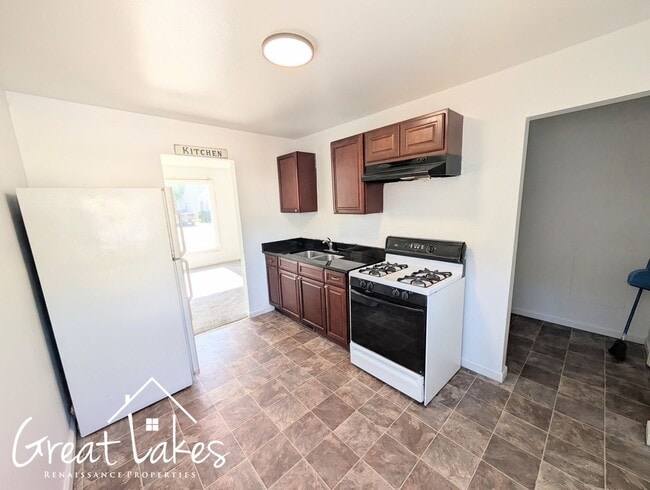 Building Photo - Beautiful 2 Bedroom 1 Bathroom now availab...