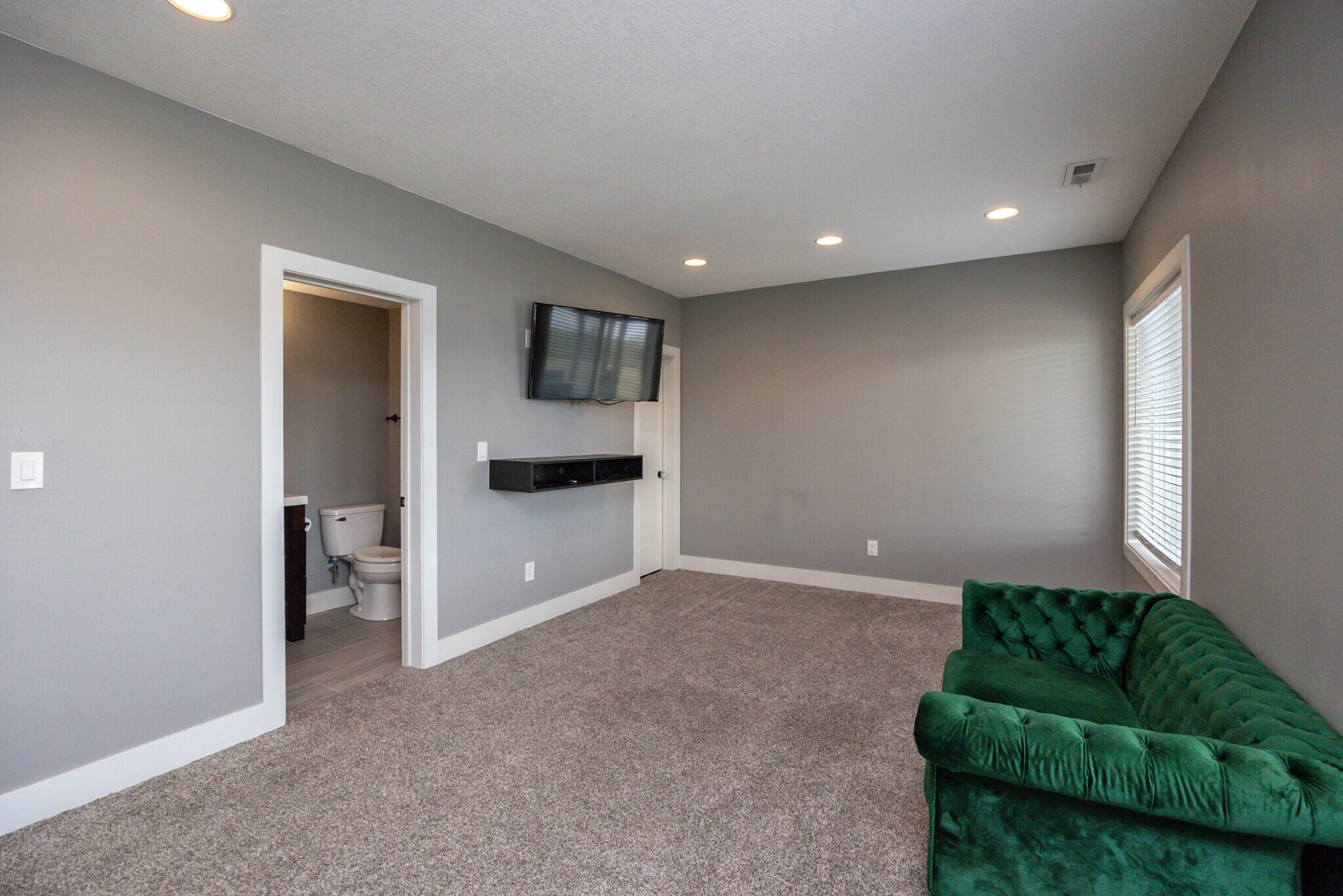 Building Photo - 9440 Rushbrook Dr