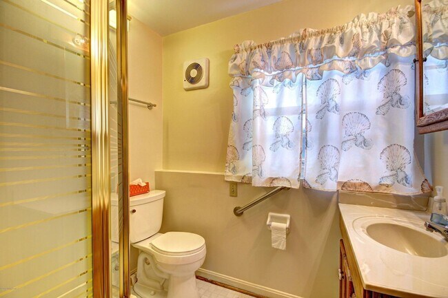 Building Photo - Available NOW - 4 beds/ 2 baths - $2,000/mo