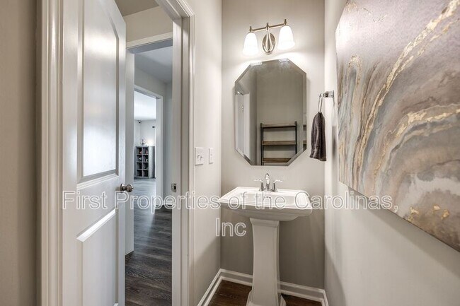 Building Photo - 7545 Hartsfield Dr