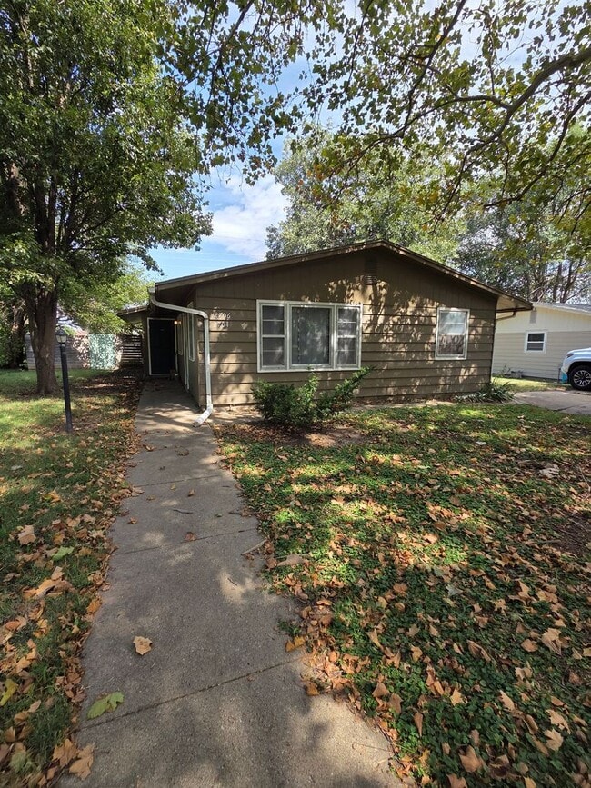 Building Photo - 2706 Brockman St