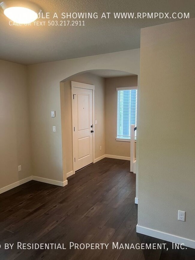 Building Photo - 14075 SW Compass Dr