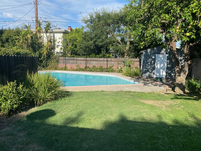 Large Yard - 5116 Biloxi Ave