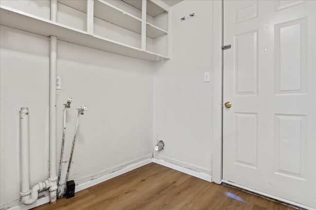 Building Photo - 1714 Main St