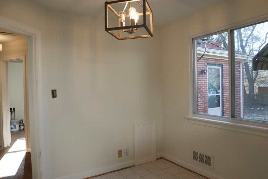 Building Photo - 6407 Kensington Ave