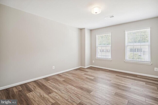 Building Photo - 2973 Myrtlewood Dr