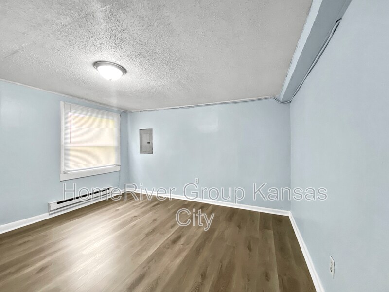 Building Photo - 1123 S Haden St