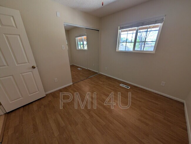 Building Photo - 4225 Penelope Pl NE