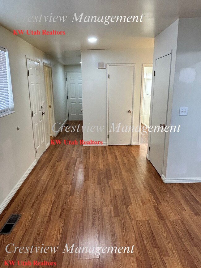 Building Photo - Sunset Duplex