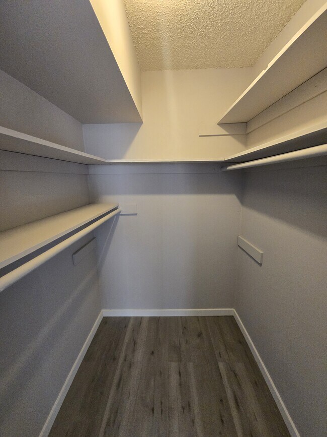 Building Photo - 5400 Newcastle Ave