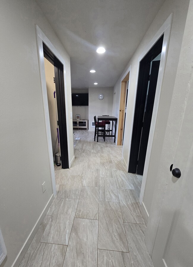 Building Photo - 6308 Lake Pointe Wy