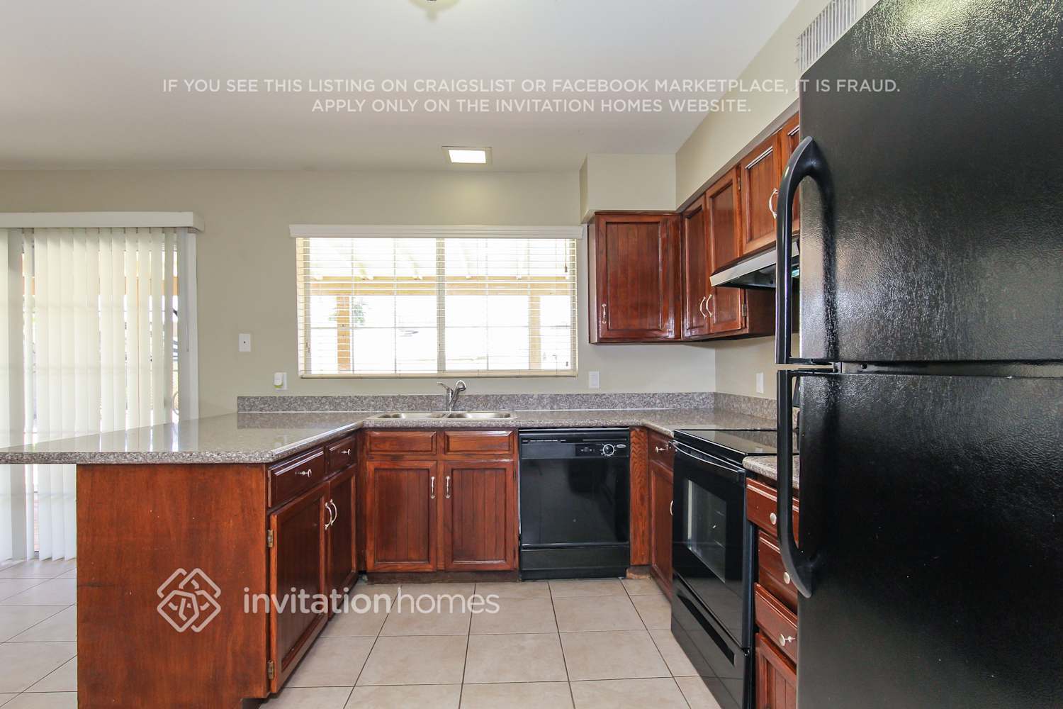 Building Photo - 2837 W Grovers Ave