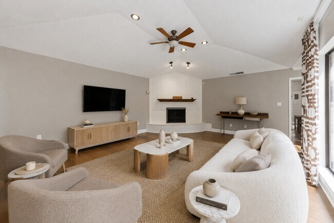 Building Photo - 12210 Ravenmoor Dr