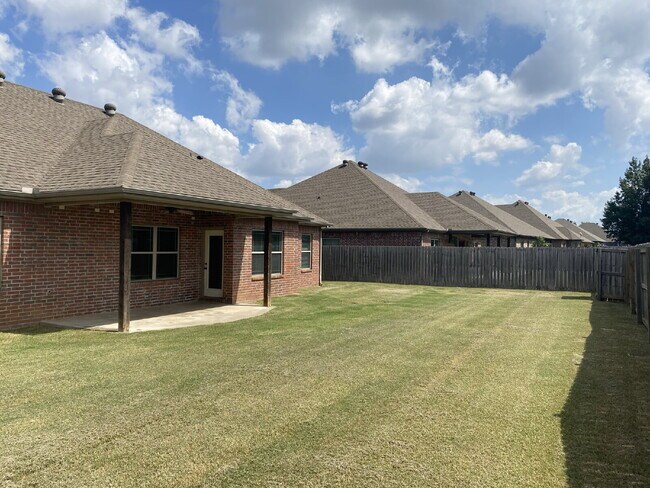 Building Photo - 6202 W Sage Dr