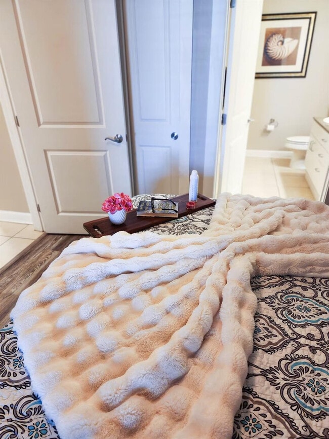 Building Photo - 11800 Front Beach Rd