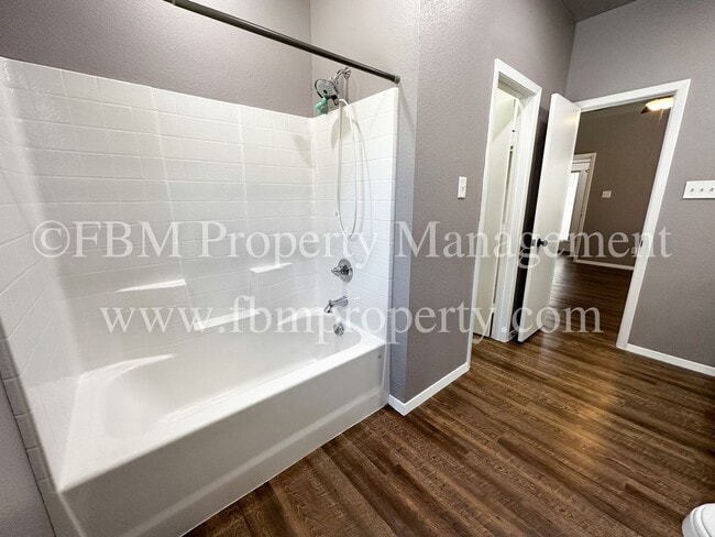 Building Photo - 431 Jannie St