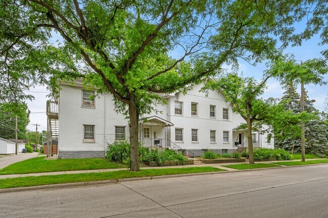 Building Photo - 3111 E 31st St
