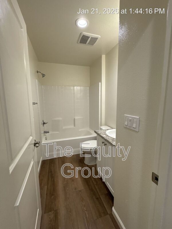 Building Photo - 414 S Summit St