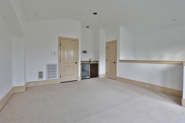 Building Photo - 1805 W 24th St