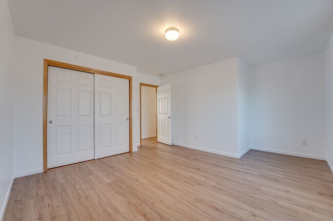 Building Photo - Beautiful 4 bed, 3.5 bath Home in Fort Collins Dakota Ridge Neighborhood