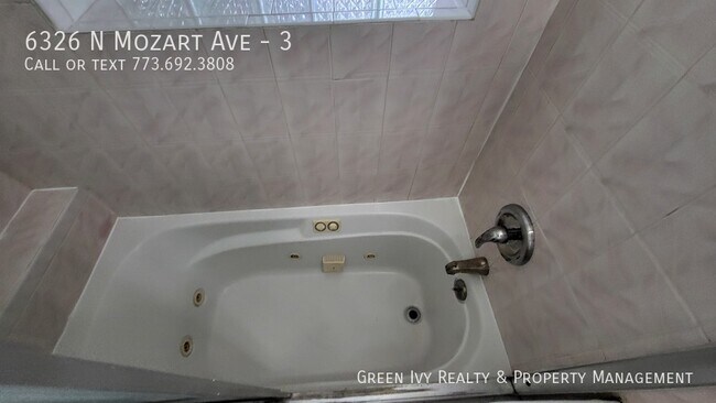 Building Photo - Beautiful 3 Bed in West Ridge