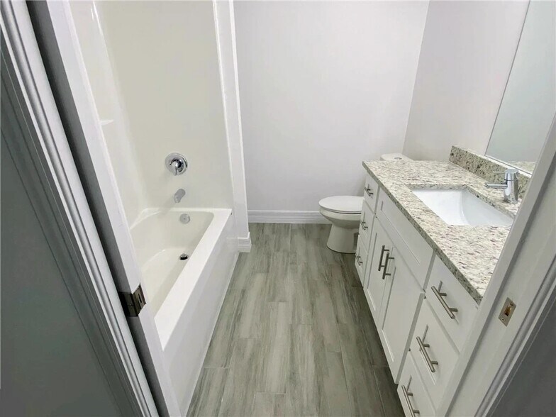 Building Photo - 5010 Locke Ln