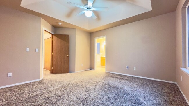 Building Photo - 3 Bedroom (Two Primary Suites) Floorplan i...