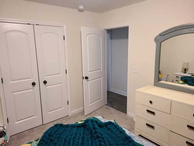 Building Photo - 3 Bedroom 2 Bath Home with Bonus - Osprey ...