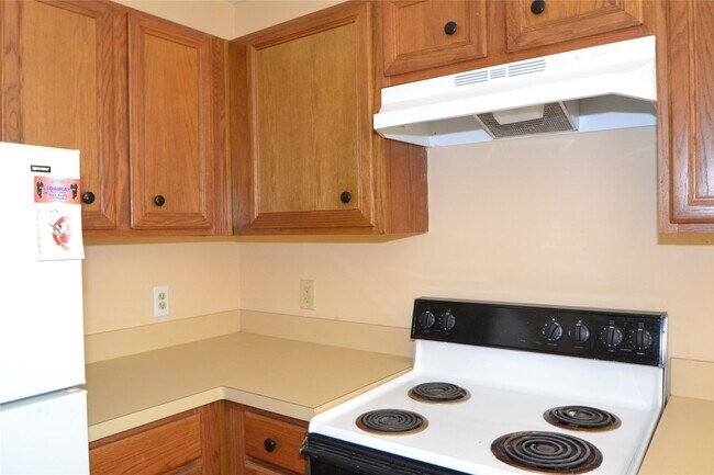 Building Photo - 304 Dell Ct