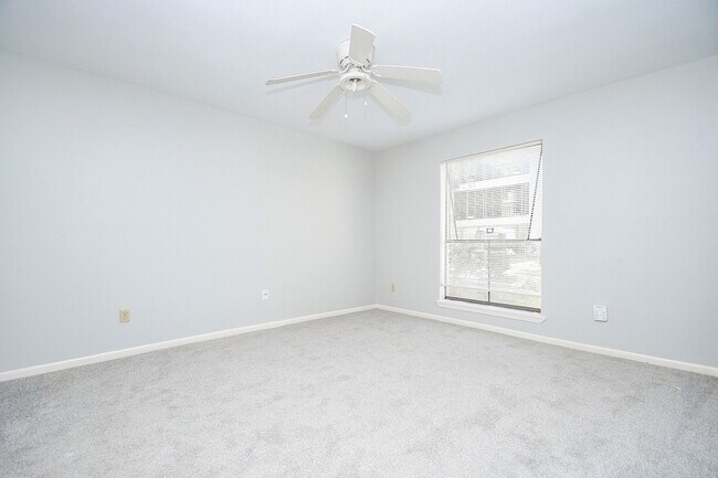 Building Photo - 8433 Hearth Dr