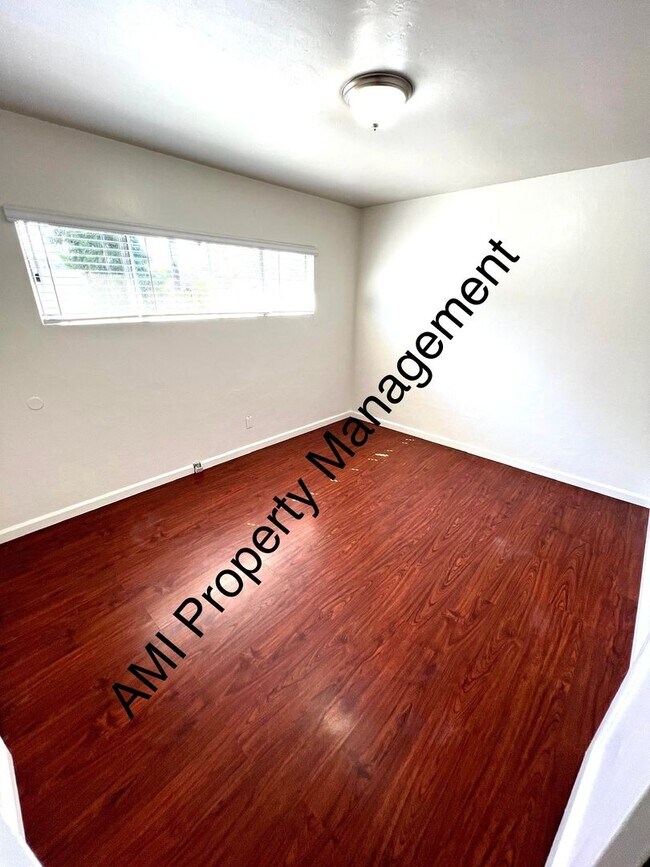Building Photo - Move in Special!! $750 off 1st Month's Rent!!
