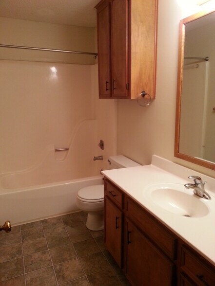 Building Photo - 128 Debra Ln