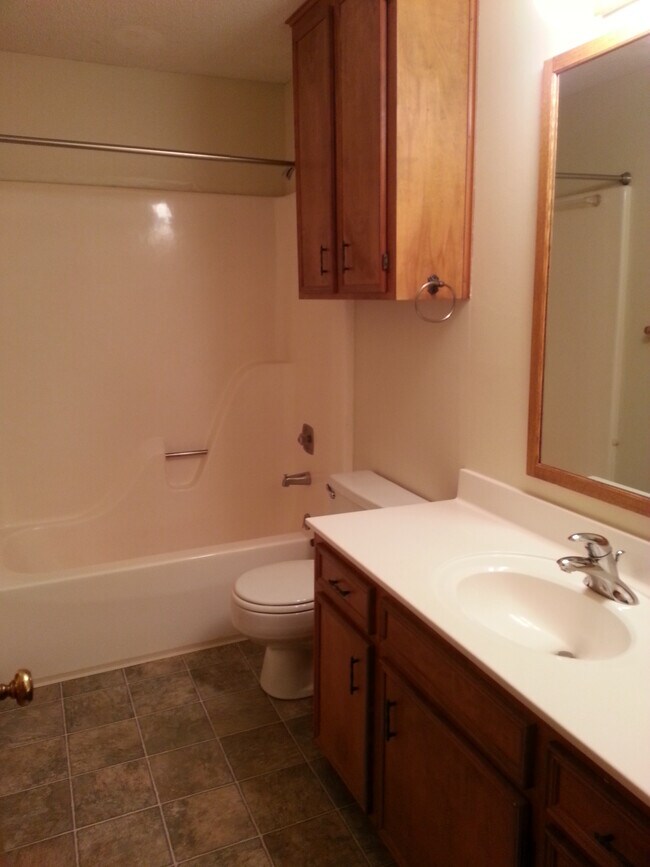 Building Photo - 128 Debra Ln