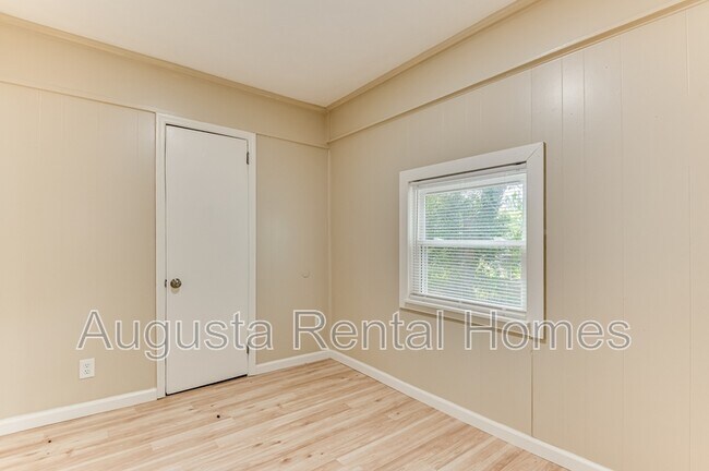 Building Photo - 2832 Cornelia Rd