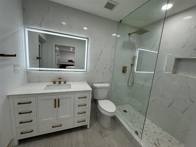 Building Photo - 1800 Admirals Way