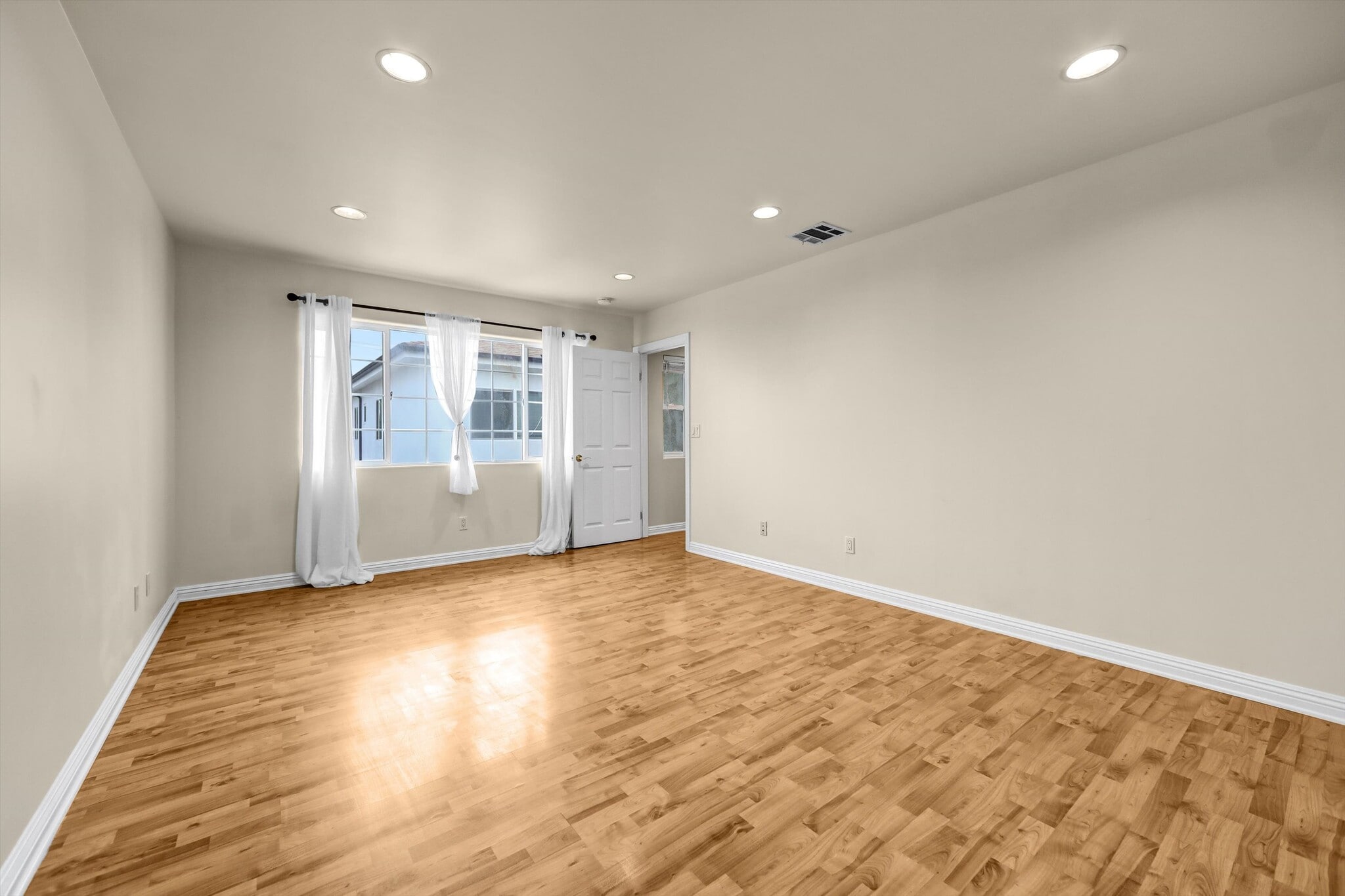 Building Photo - 4421 Prospect Ave